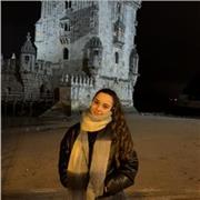 Profesora de inglés, matemáticas y lengua para niños y niñas en primaria.